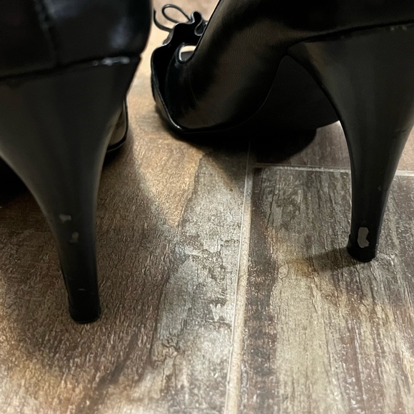 Jeffery Tyler Black Heels - Picture 4 of 6